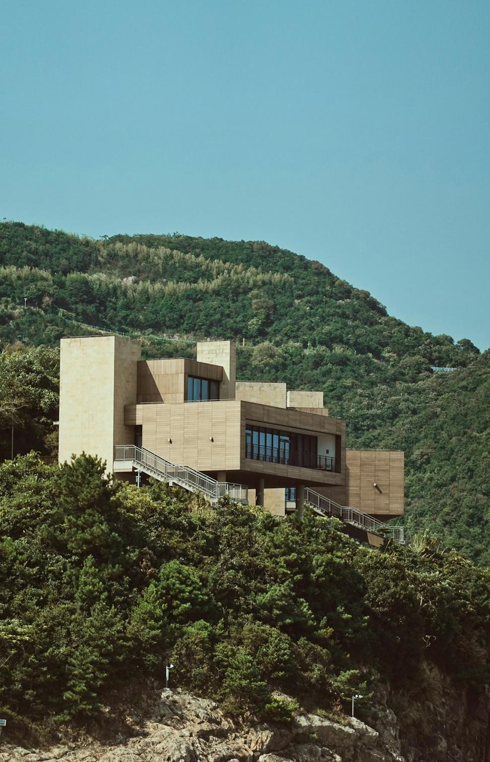 West Vancouver Hillside Residence